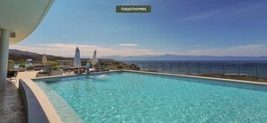 A swimming pool with a view of the sea and mountains. - Amazing Condo - Beach Access - Spa - Pool (Punta de Mita)
