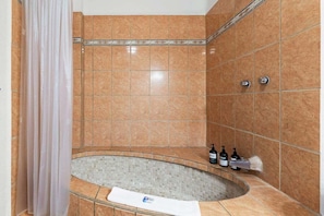 Apartment, Multiple Beds, Pool Access, Ocean View (303-VistadelSol) | Bathroom | Towels