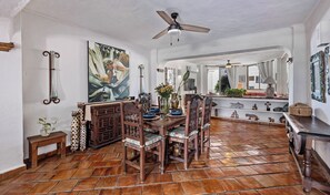 Departamento, varias camas, acceso a la alberca, vista al océano (303-VistadelSol) | Restaurantes