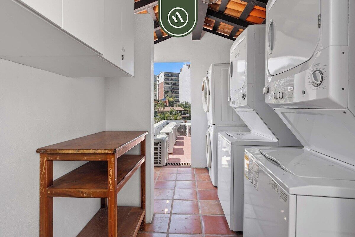 Apartamento, varias camas, bañera de hidromasaje, vistas al mar (Selva Romantica Safari 2) | Lavandería