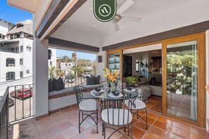 Apartment, Multiple Beds, Jetted Tub, Ocean View (Selva Romantica Safari 2) | Outdoor dining