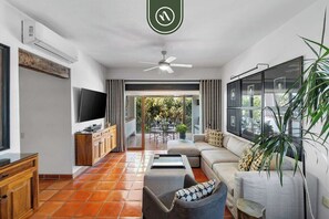 Living area - Stylish 2 BR Condo in Romantic Zone - Rooftop Pool (Puerto Vallarta)