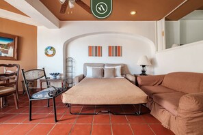 Appartement, 1 grand lit et 1 canapé-lit, cuisine, vue sur la plage (OBS 405-406-506) | 1 chambre, décor unique, ameublement unique, literie fournie