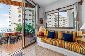 Appartement, Plusieurs lits, accès à la piscine, vue sur l’océan (902-VistadelSol) | Aire de séjour