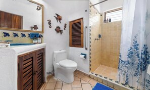 Appartement, Plusieurs lits, accès à la piscine, vue sur l’océan (902-VistadelSol) | Salle de bain | Serviettes fournies