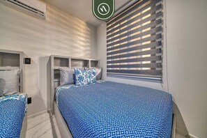 Leilighet, flere senger, kjøkken, byutsikt (Quadrant 2205) | 2 soverom, individuelt dekorert, individuelt innredet og sengetøy