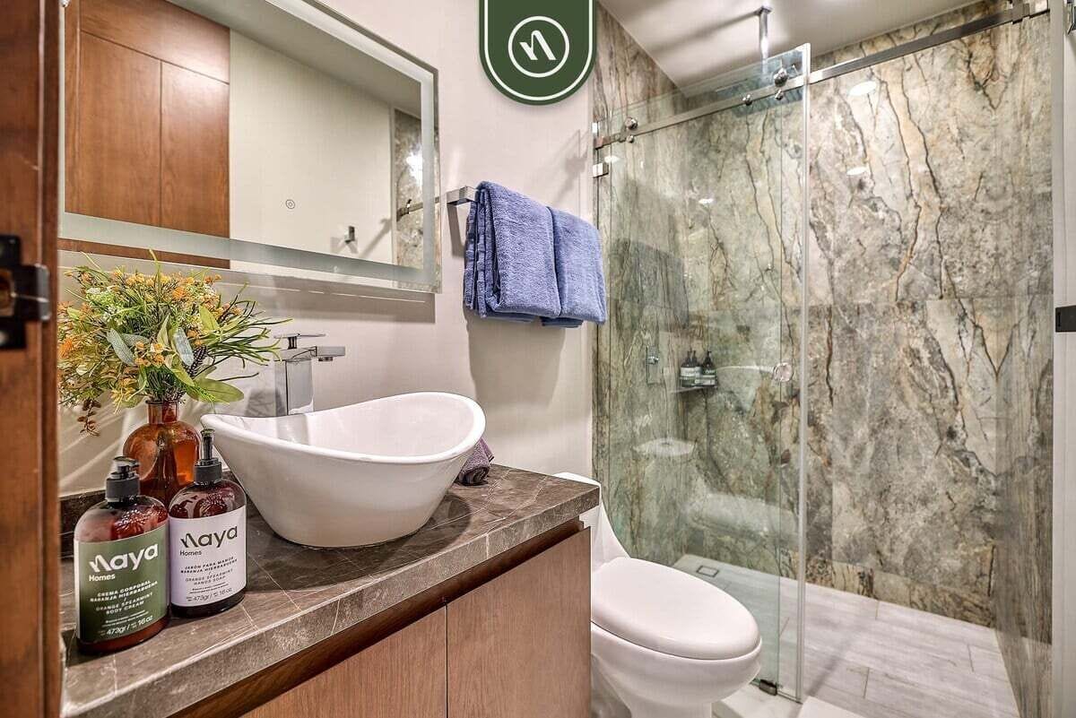 Apartment, Multiple Beds, Balcony, City View (Quadrant 2205) | Bathroom | Towels