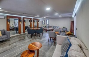 Appartement, Plusieurs lits, balcon, vue sur la ville (Quadrant 2205) | Intérieur