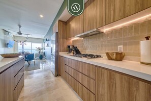 Apartment, Multiple Beds, Kitchen, Ocean View (Harbor 171 Torre Norte 2207) | Private kitchen