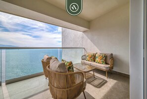 Apartment, Multiple Beds, Kitchen, Ocean View (Harbor 171 Torre Norte 2207) | Interior