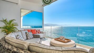 Apartment, Multiple Beds, Kitchen, Ocean View (Orchid 6B) | Living area