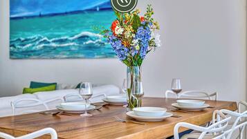 Apartment, Multiple Beds, Kitchen, Ocean View (Orchid 6B) | Dining