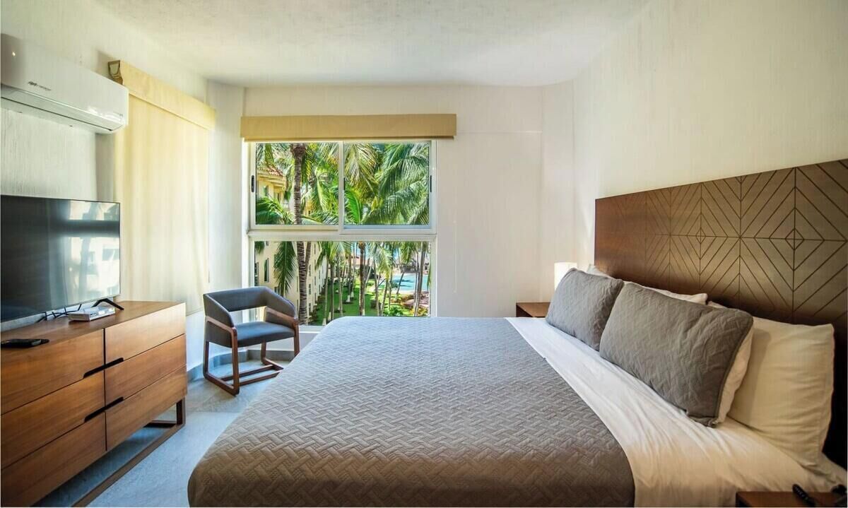 2 bedrooms, individually decorated, individually furnished, bed sheets