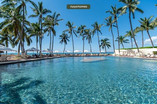 Beachfront 2BR Condo - Pool - Blue Flag Beach