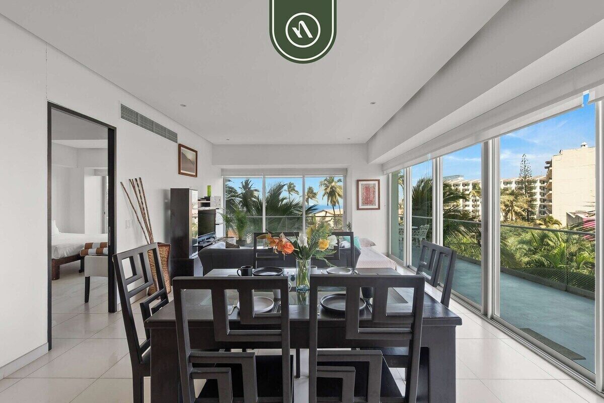 Condo, 1 cama King size y sofá cama, acceso a la alberca, vista al océano (Icon Vallarta T2 401) | 1 habitación, decoración personalizada y muebles diferentes 