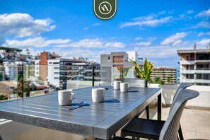 Apartment, 1 Queen Bed, Hot Tub, Beach View (Pavilion 604) | Outdoor dining