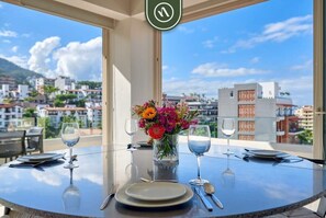 1 habitación, decoración personalizada y muebles diferentes 