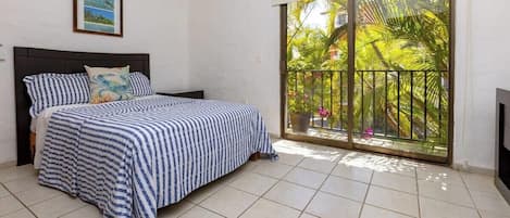 Casa, varias camas, acceso a la alberca, vista a la alberca (36-Isla Iguana) | Vista desde la habitación