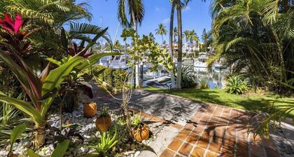 Cozy 3BR House - Front of Marina- Pool