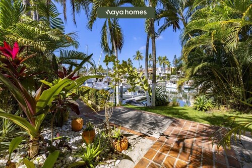 Cozy 3BR House - Front of Marina- Pool