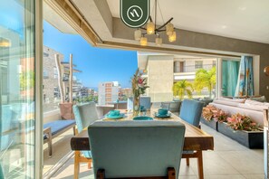 Apartment, Multiple Beds, Kitchen, Beach View (Pavilion 609 Casa Paraíso) | Dining