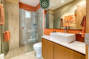 Apartment, Multiple Beds, Kitchen, Beach View (Pavilion 609 Casa Paraíso) | Bathroom