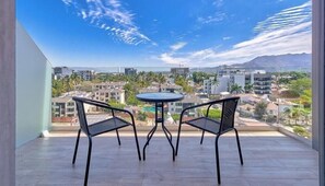 Apartment, 1 Double Bed, Balcony, Ocean View (609 Punto Madeira) | Outdoor dining