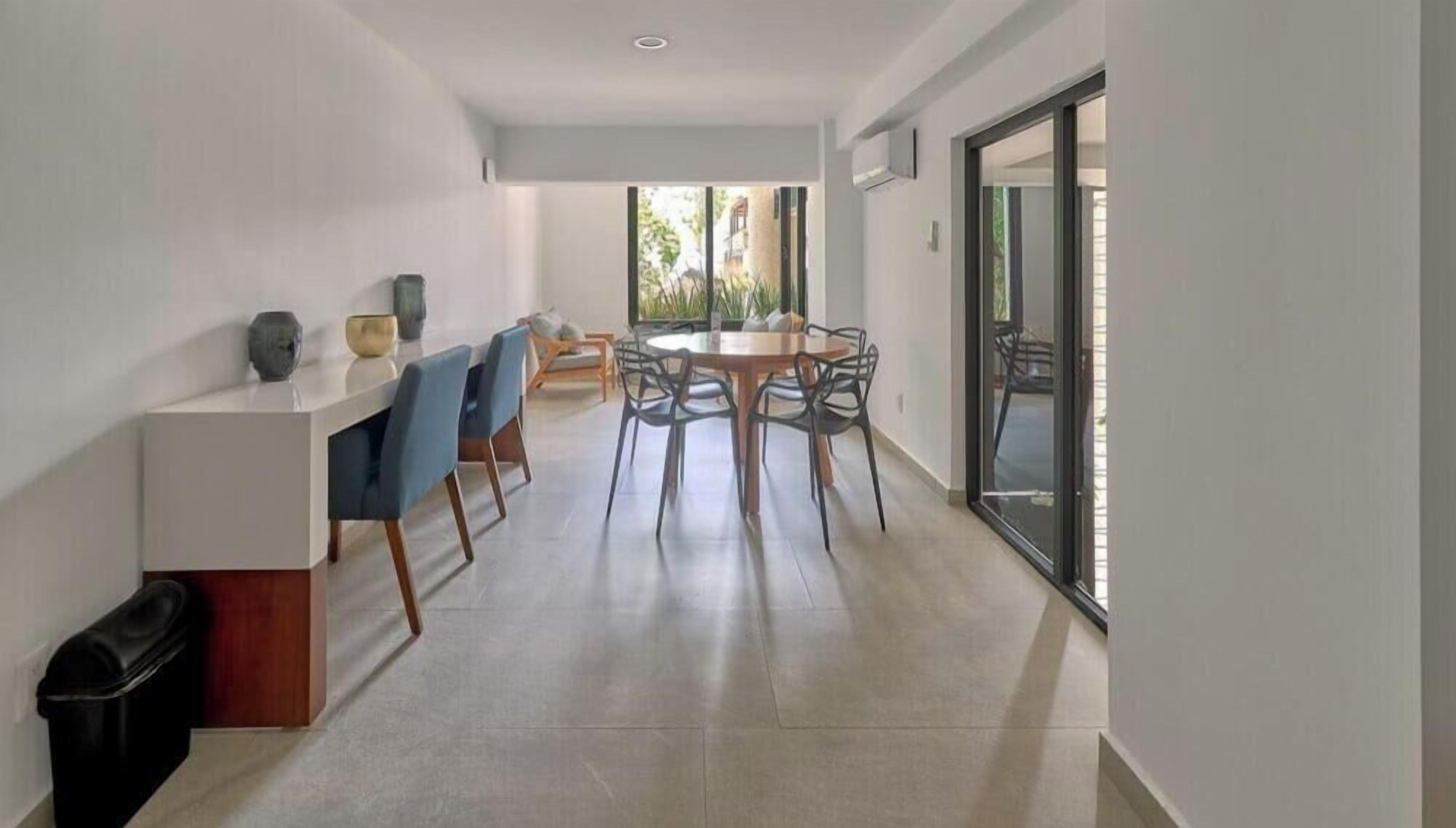 1 habitación, decoración personalizada y muebles diferentes 