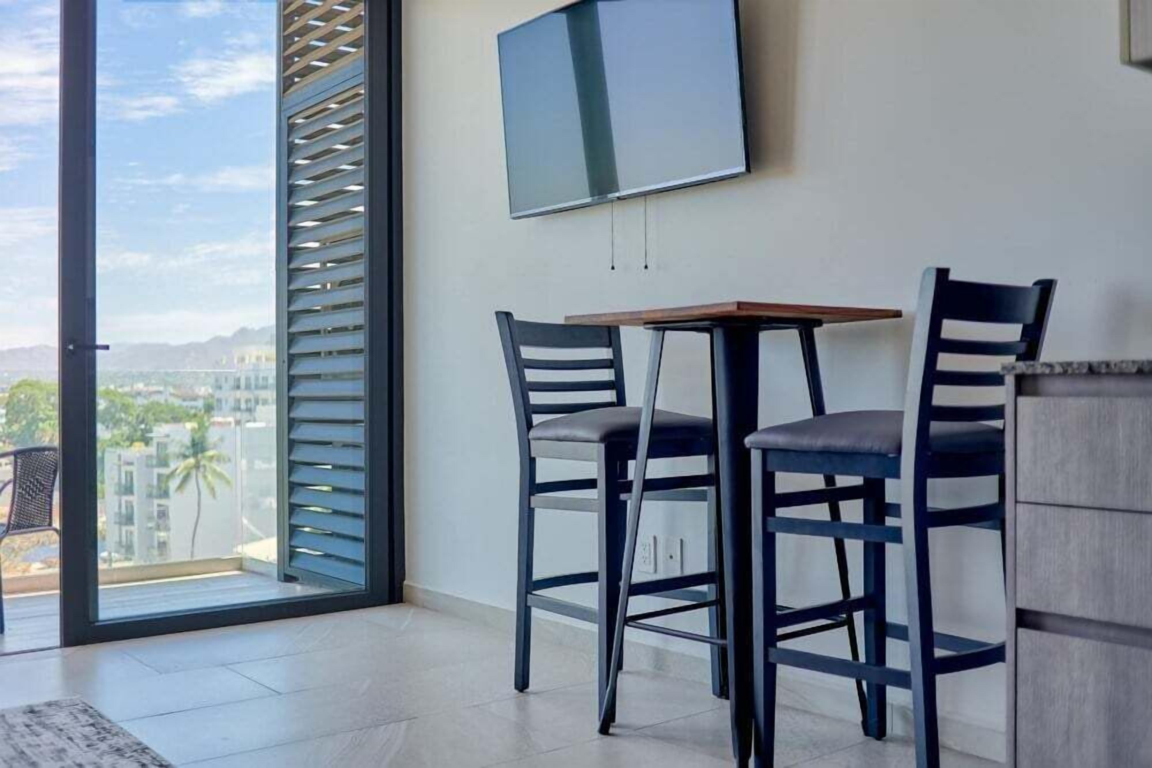 Departamento, 1 cama matrimonial, balcón, vista al océano (609 Punto Madeira) | 1 habitación, decoración personalizada y muebles diferentes 
