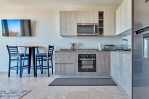 Apartment, 1 Double Bed, Balcony, Ocean View (609 Punto Madeira) | Private kitchen