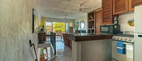 Condo, 1 King Bed with Sofa bed, Pool Access, Ocean View (Vista Mar 1) | Private kitchen | Electric kettle