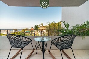 LÀgenhet - 1 kingsize-sÀng med bÀddsoffa - tillgÄng till pool - havsutsikt (Vista Mar 1) | Terrass/Patio