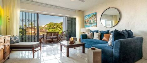 Διαμέρισμα (Condo), 1 King Κρεβάτι με Καναπέ-Κρεβάτι, Πρόσβαση στην Πισίνα (Vista Mar 1) | Περιοχή καθιστικού