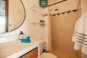 Apartment, 1 King-Bett und Schlafsofa, Poolzugang, Meerblick (Vista Mar 1) | Badezimmer | Handtücher