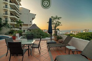 Outdoor dining - Two Story Condo With Amazing Ocean-sunset Views (Puerto Vallarta)