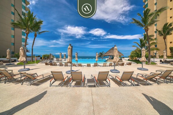 Pool - Oceanfront 2 BR Condo - Beach - Restaurant - Gym (Nuevo Nayarit)