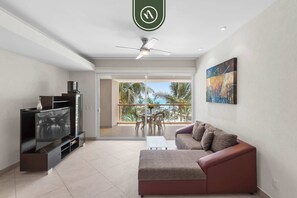 42-inch flat-screen TV with digital channels - Oceanfront 2 BR Condo - Beach - Restaurant - Gym (Nuevo Nayarit)