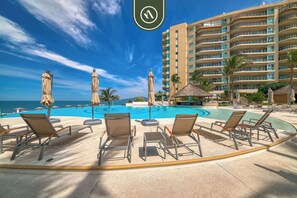 Pool - Oceanfront 2 BR Condo - Beach - Restaurant - Gym (Nuevo Nayarit)