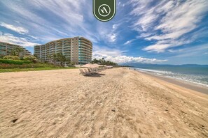 Beach - Oceanfront 2 BR Condo - Beach - Restaurant - Gym (Nuevo Nayarit)