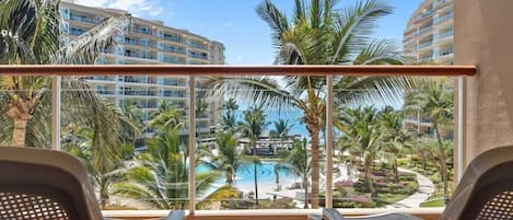 Apartamento, várias camas, acesso à piscina, vista para o oceano (DelCanto TA303) | Vista do quarto