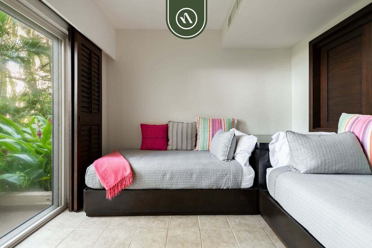 3 bedrooms, individually decorated, individually furnished, bed sheets