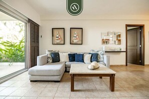 Apartment, Multiple Beds, Pool Access, Ocean View (Krystal Grand NV 2102) | Living area