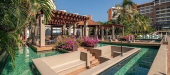 3BR Condo in the Krystal Grand Hotel - Beach