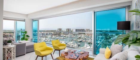 公寓式客房, 1 张特大床, 阳台 (Nautico 8A) | 起居区