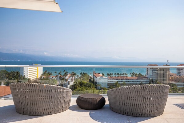 Condo, 1 King Bed, Kitchen (NAUTICO NAUTICO 8A) | Property grounds