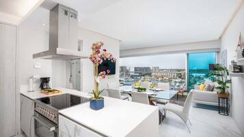 Appart'hôtel, 1 très grand lit, balcon (Nautico 8A) | Cuisine privée