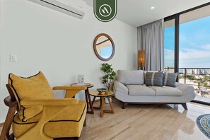 Appartement, plusieurs lits, cuisine, vue océan (Koralion 6D) | Coin séjour | Télévision à écran plat de 42 pouces avec chaînes numériques