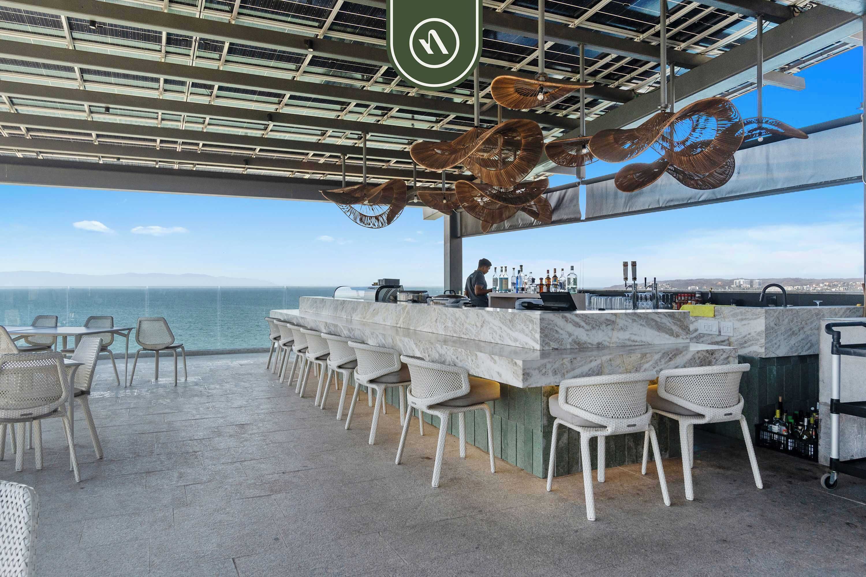 Departamento, varias camas, cocina, vista a la playa (Udara 1F) | Bar (en la propiedad)