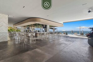 Departamento, varias camas, hidromasaje, vista a la playa (Udara 1F) | Restaurante al aire libre