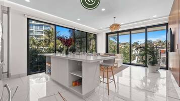 Departamento, varias camas, cocina, vista a la playa (Udara 1F) | Interior